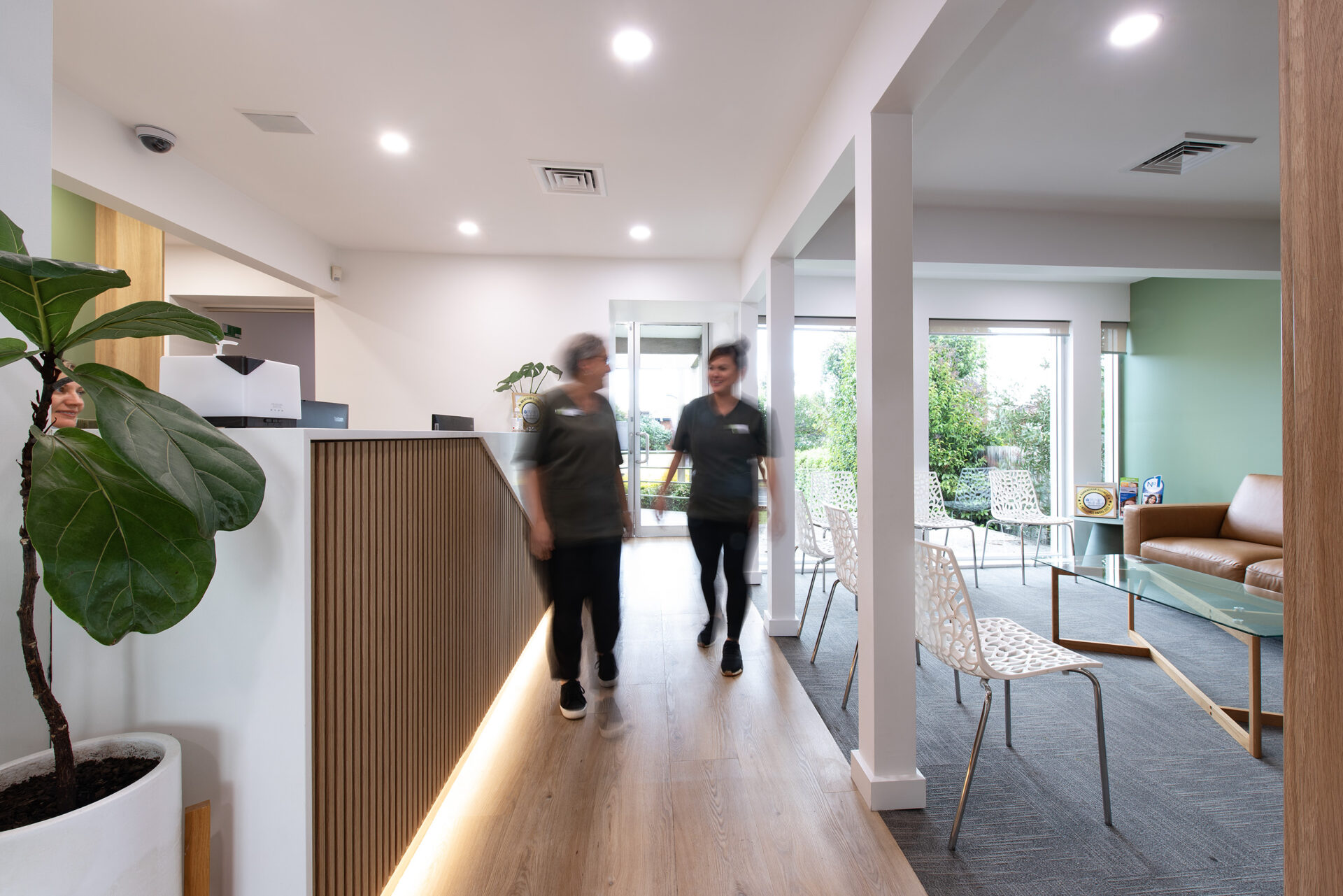 emergency dentist Bulleen performing exam on patient at Smile Style Dental Bulleen
